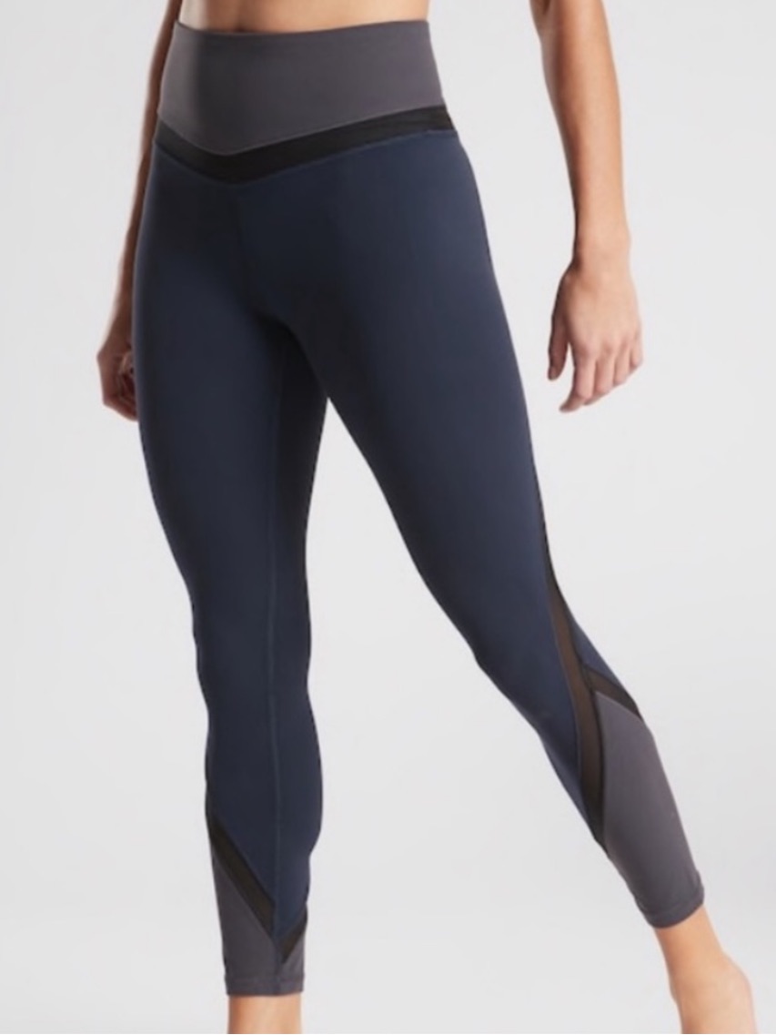 Athleta Elevation 7/8 Tight Leggings. Size M